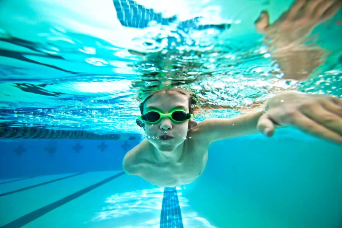Jeune nageur à l'entrainement