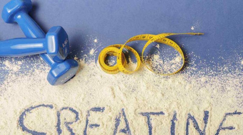 Creatine en poudre avec halteres - guide complet creatine et sport 2026